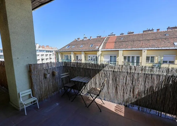 M52 Buda By Danube & Castle View Апартаменты *